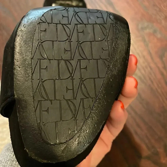 *Final Price* DVF Diane Von Furstenberg Black Heels Size 7 Designer Velvet GUC - Picture 6 of 8